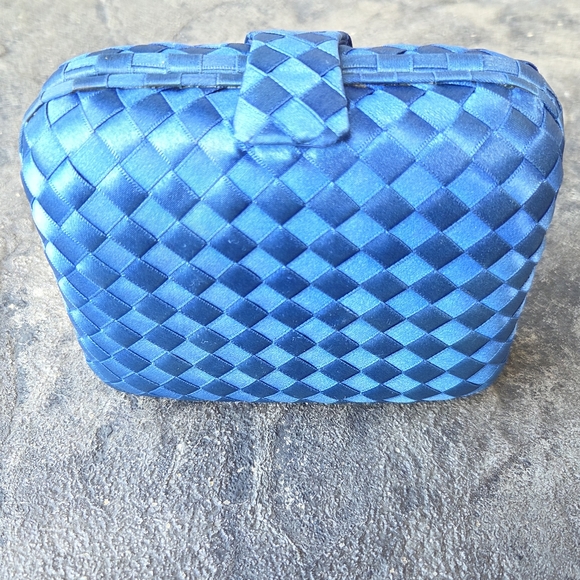 Vintage La Regale Blue Satin Woven Clutch with Strap Gold Hardware Magnetic Snap - Picture 8 of 15